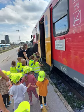 Obisk železniške postaje in vožnja z vlakom